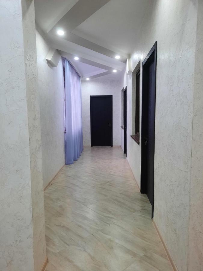Inaisi Hotel クタイシ エクステリア 写真