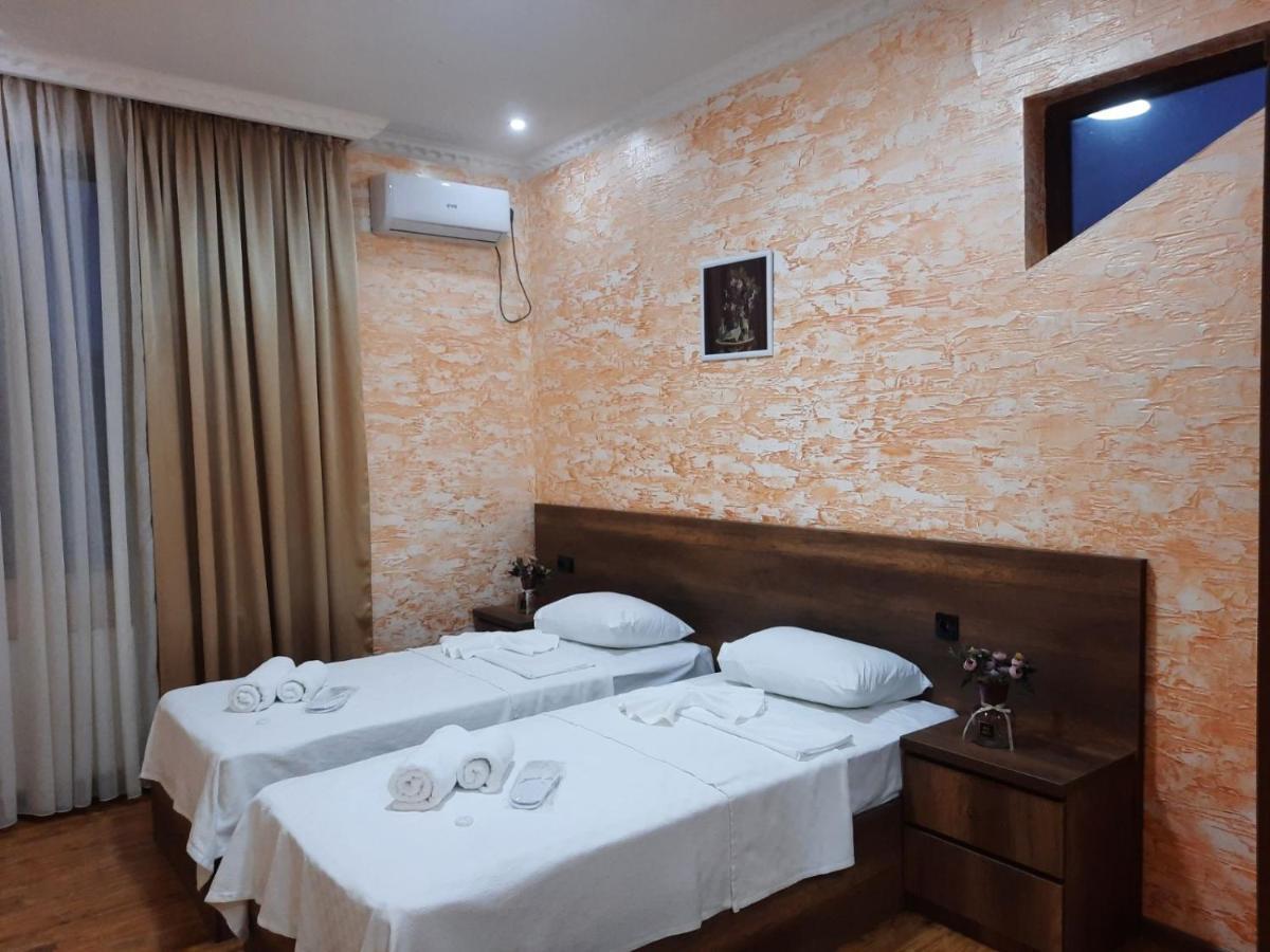 Inaisi Hotel クタイシ エクステリア 写真