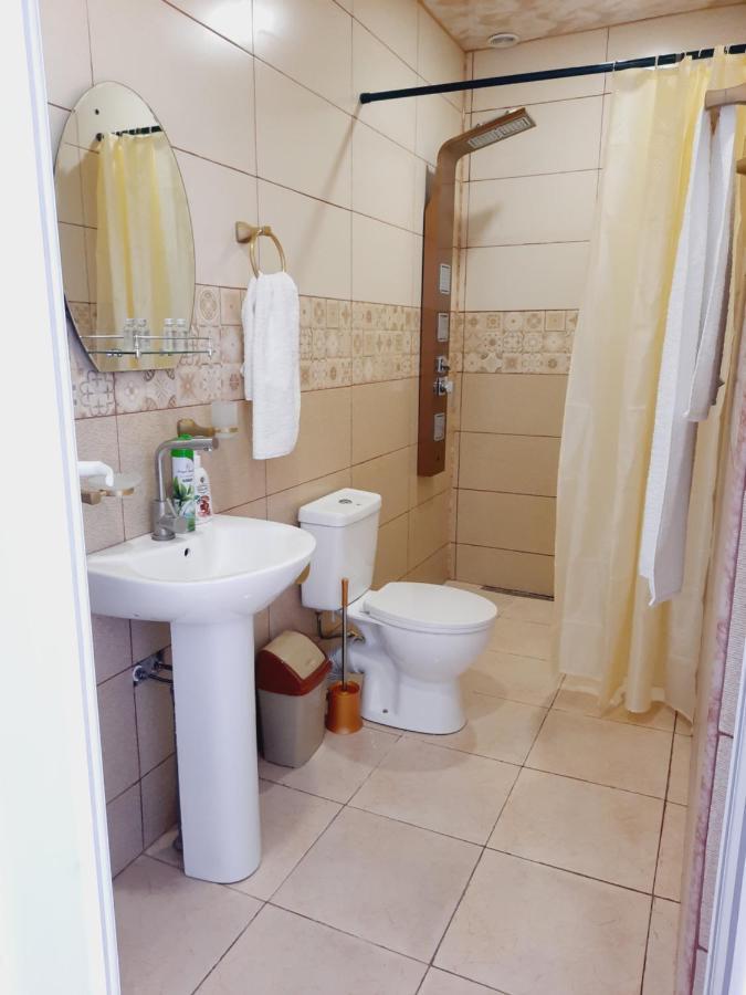 Inaisi Hotel クタイシ エクステリア 写真