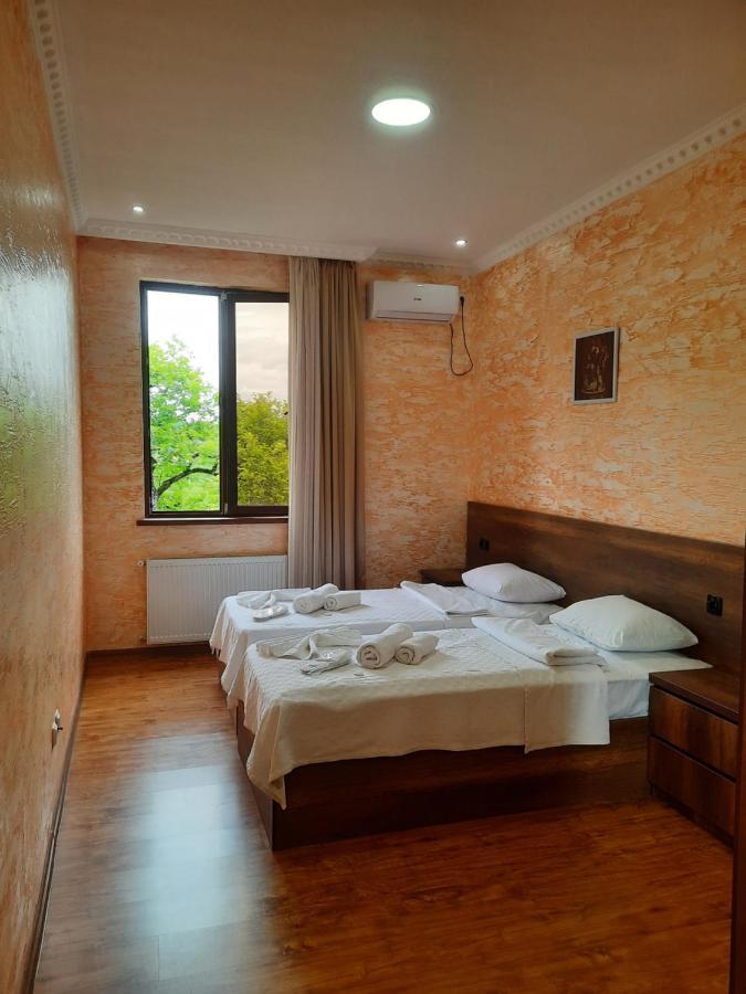 Inaisi Hotel クタイシ エクステリア 写真