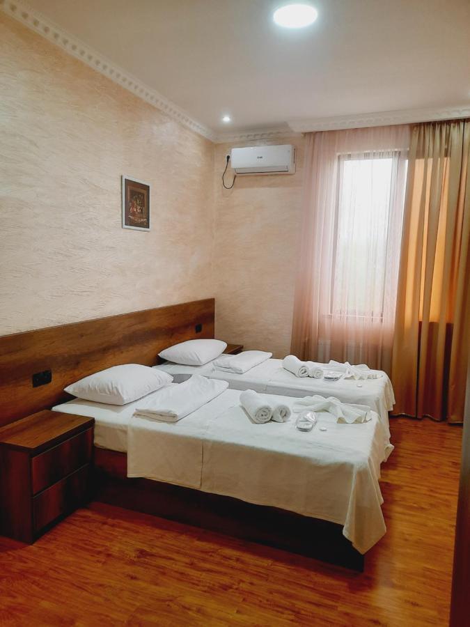 Inaisi Hotel クタイシ エクステリア 写真