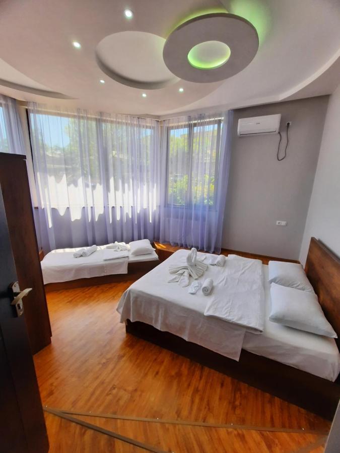 Inaisi Hotel クタイシ エクステリア 写真