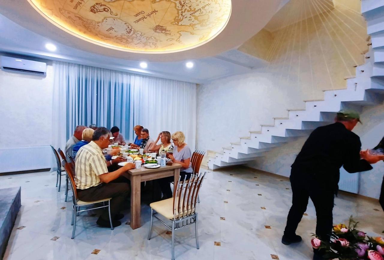 Inaisi Hotel クタイシ エクステリア 写真