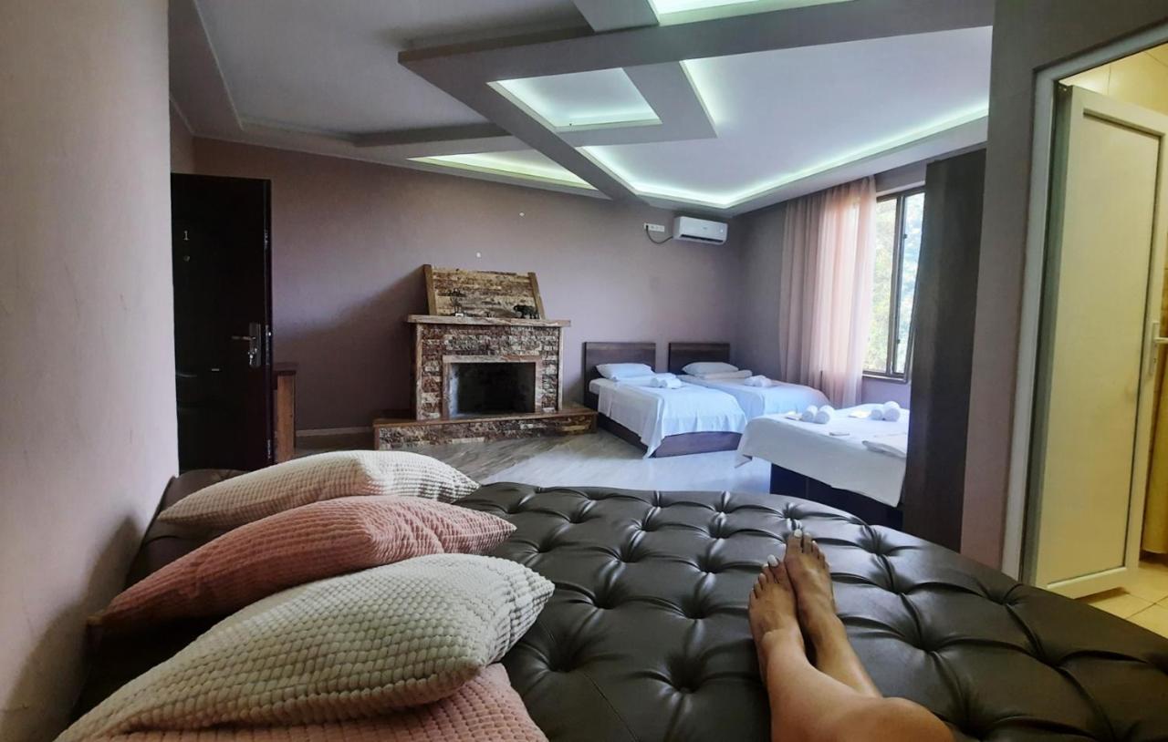 Inaisi Hotel クタイシ エクステリア 写真