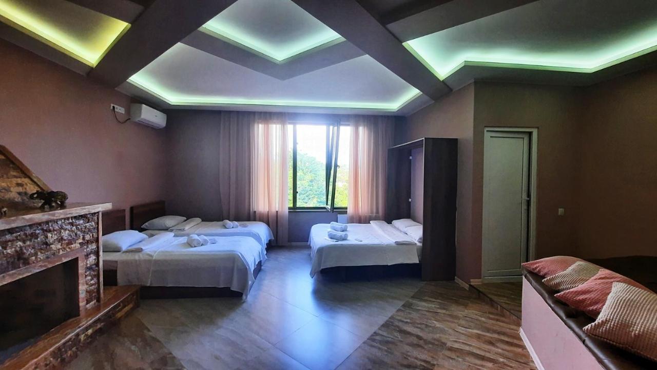 Inaisi Hotel クタイシ エクステリア 写真