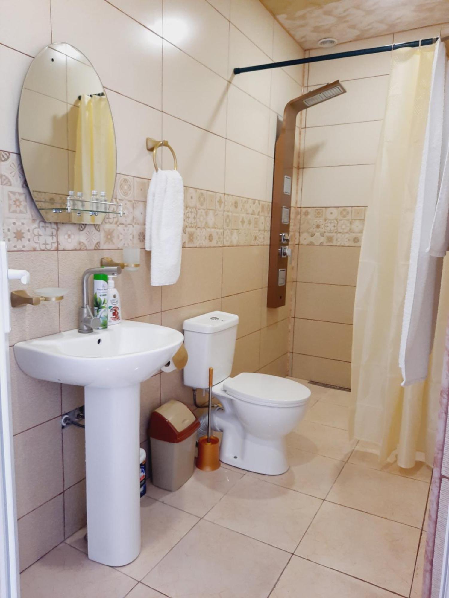 Inaisi Hotel クタイシ エクステリア 写真